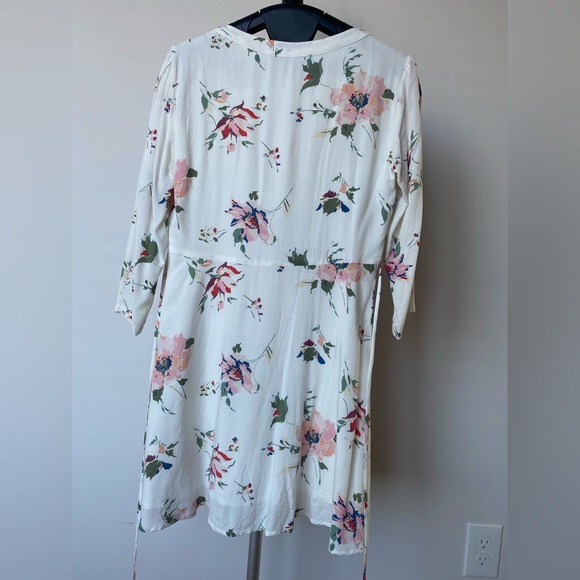 Abercrombie and Fitch XSP white floral dress - Picture 3 of 3